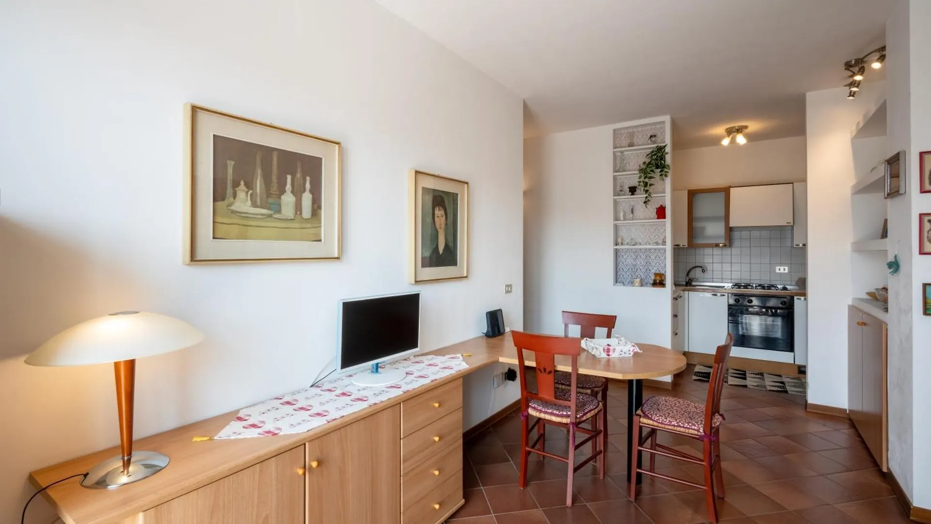 Appartamento Con Garage Vicino Al Centro 베로나